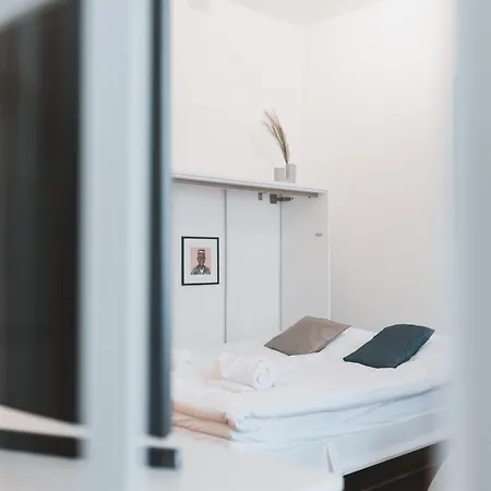 Bright Center Flat, Sleeps 6 Apartament