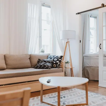 Bright Center Flat, Sleeps 6 Διαμέρισμα