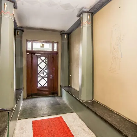 Bright Center Flat, Sleeps 6